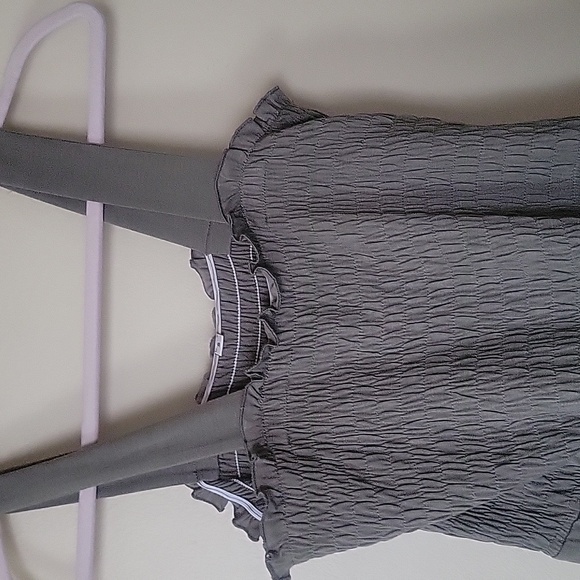 Green Jumpsuit with Pockets - Picture 3 of 4